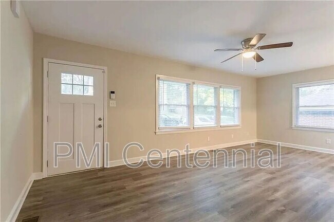 1760 Spring Ave in East Point, GA - Foto de edificio - Building Photo