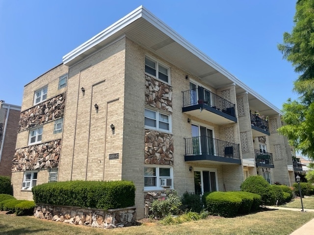 property at 6587 N Northwest Hwy