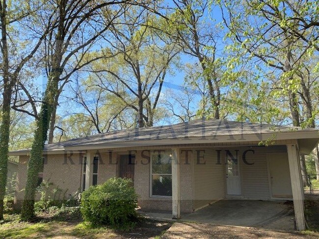 5717 Woodridge Dr