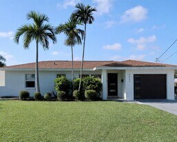 9484 Treasure Ln NE in St. Petersburg, FL - Building Photo