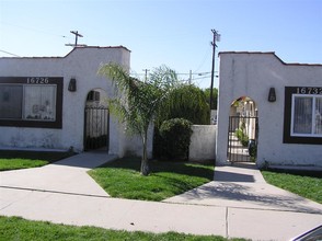 16726-16732 Saticoy St in Van Nuys, CA - Building Photo - Building Photo