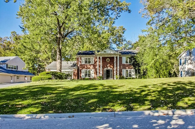 1040 Forest Hill Rd in Lake Forest, IL - Foto de edificio - Building Photo