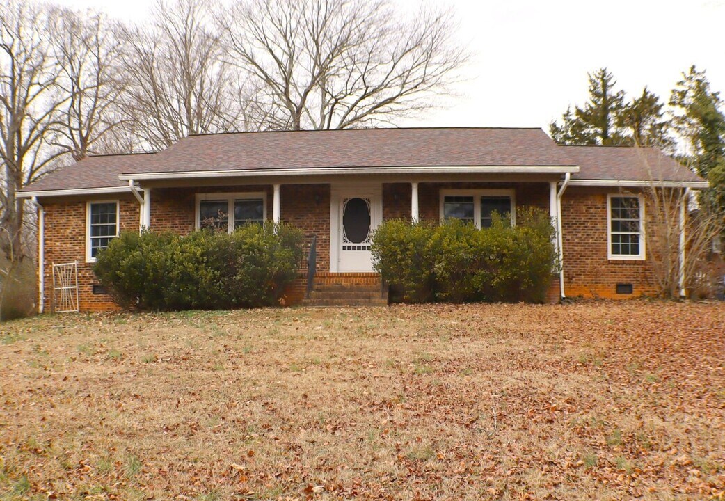 7401 Alcorn Rd in Greensboro, NC - Foto de edificio