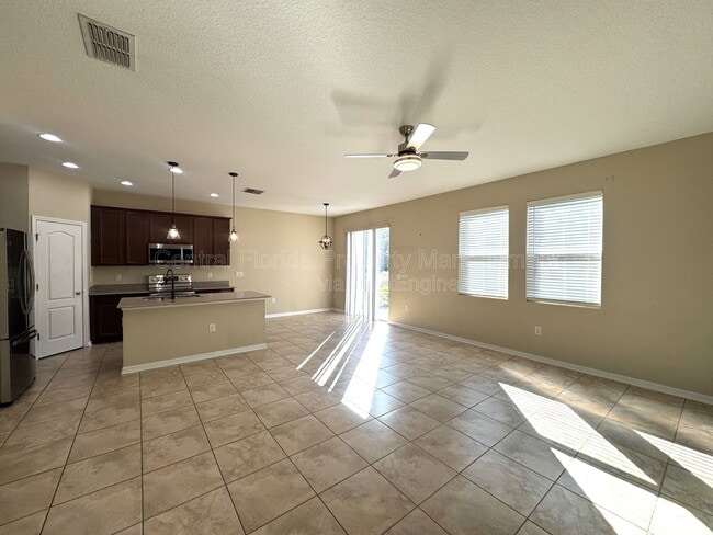 215 Lakeshore Dr in Davenport, FL - Building Photo - Building Photo