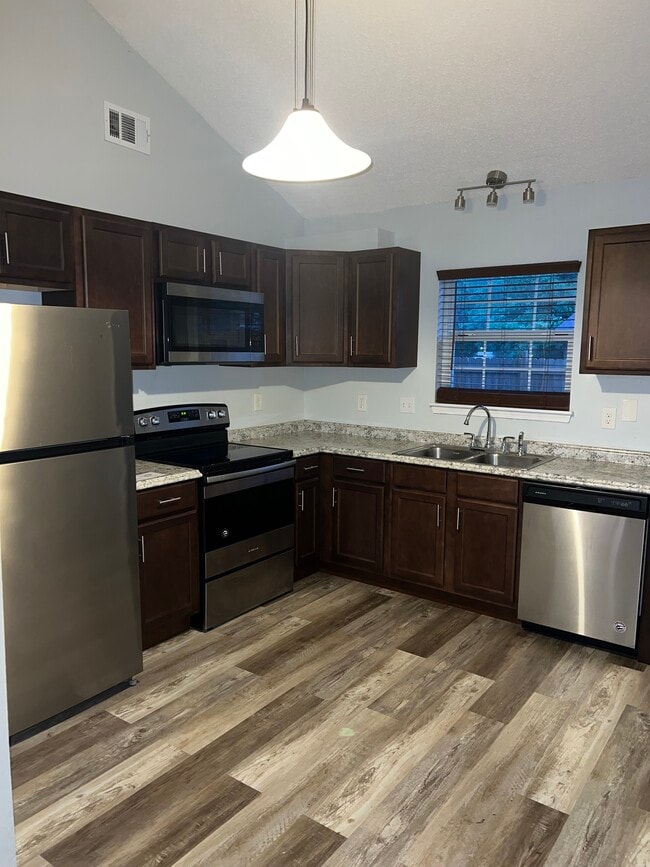 2707 Donley St in Pensacola, FL - Building Photo - Building Photo