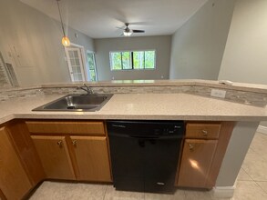 2445 SW 18th Terrace in Fort Lauderdale, FL - Foto de edificio - Building Photo