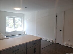 100 Mariners Way in Port Jefferson, NY - Building Photo - Building Photo