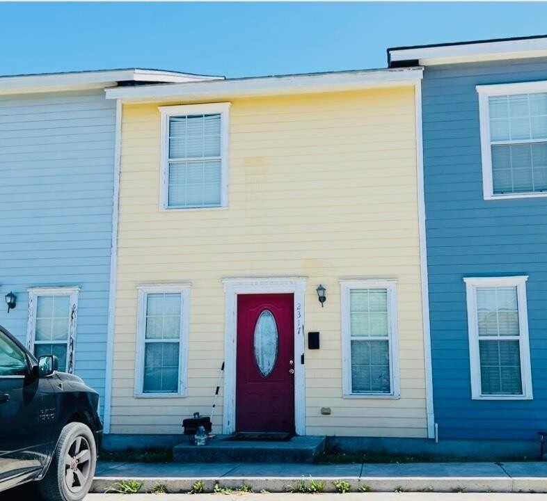 2317 N Main St in Del Rio, TX - Foto de edificio