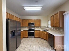 3046 Summerfield Ridge Ln in Matthews, NC - Foto de edificio - Building Photo