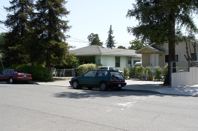 208 2nd Ave in Redwood City, CA - Foto de edificio - Building Photo