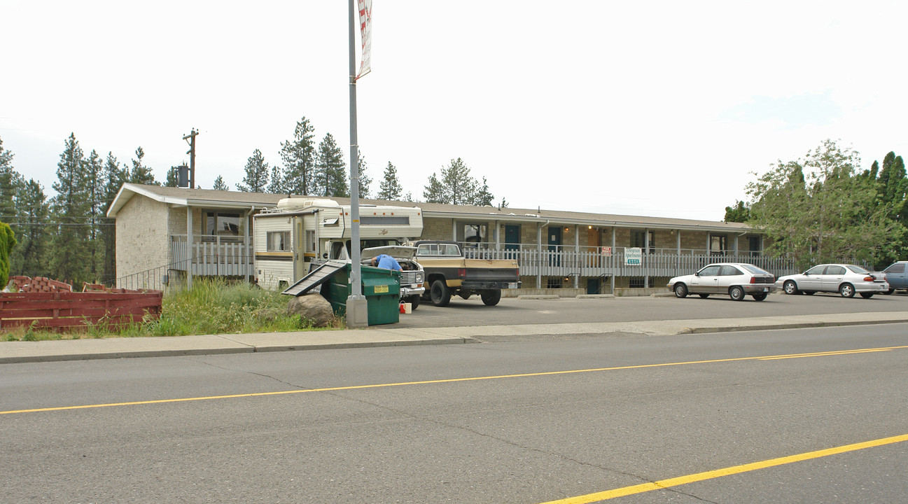 1221 1st St in Cheney, WA - Building Photo