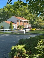 60 Sherwood Dr in Westerly, RI - Building Photo