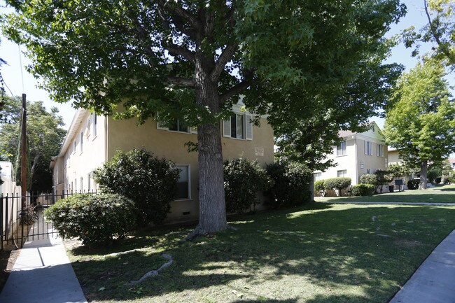 520 E Lomita Ave in Glendale, CA - Building Photo - Building Photo