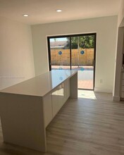 8980 SW 44th St in Miami, FL - Building Photo - Building Photo