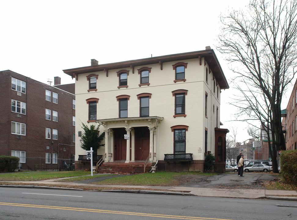 903-905 Asylum Ave in Hartford, CT - Building Photo