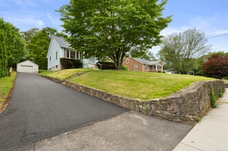 204 Dunham St in Norwich, CT - Building Photo - Building Photo