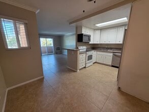 204 Woodland Pkwy in San Marcos, CA - Building Photo - Building Photo