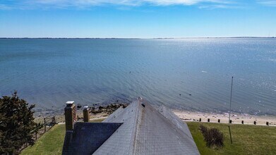 6 Bay Rd in Southampton, NY - Building Photo - Building Photo