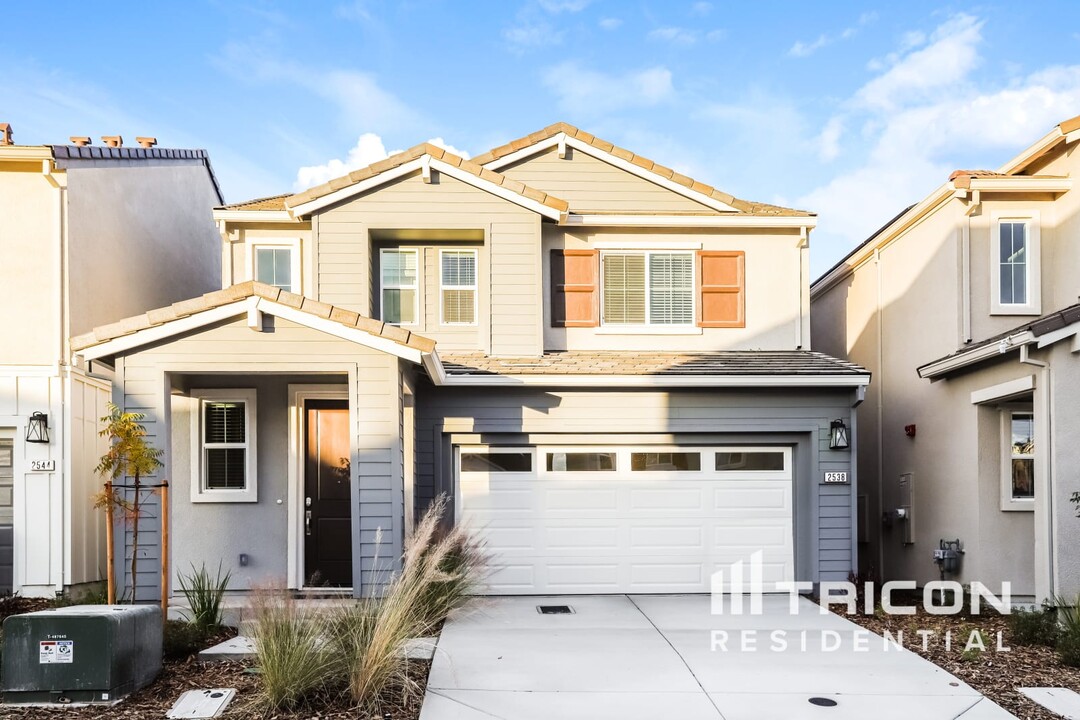 2538 Gold Brk St in Lincoln, CA - Building Photo