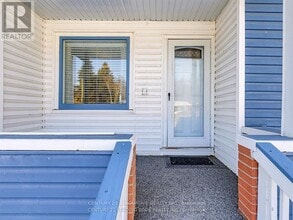 350 The Queensway S in Georgina, ON - Building Photo - Building Photo