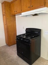 338 N Howard St, Unit Studio in Glendale, CA - Foto de edificio - Building Photo