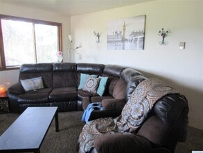 1355 NW Deane St, Unit Upper in Pullman, WA - Foto de edificio - Building Photo