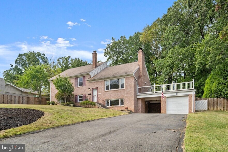10720 Norman Ave in Fairfax, VA - Foto de edificio