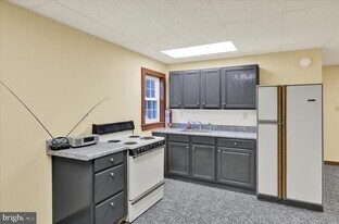 392 5 Locks Rd in Shoemakersville, PA - Building Photo