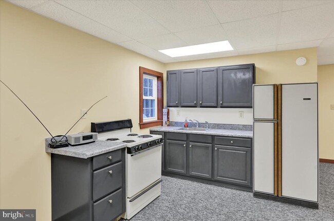 property at 392 5 Locks Rd