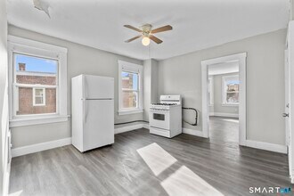 313 High St in New Britain, CT - Building Photo - Building Photo