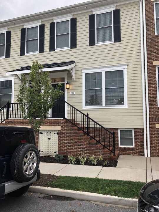 719 S Braddock St, Unit Master Bedroom in Winchester, VA - Building Photo