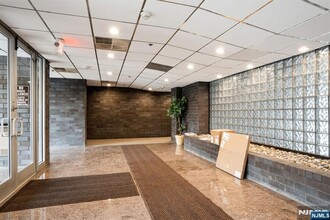 364 Palisade Ave in Cliffside Park, NJ - Building Photo - Building Photo