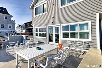 25 Milford Point Rd in Milford, CT - Building Photo - Building Photo