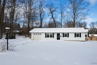 57 Beechwood Rd in New Hartford, NY - Building Photo - Building Photo