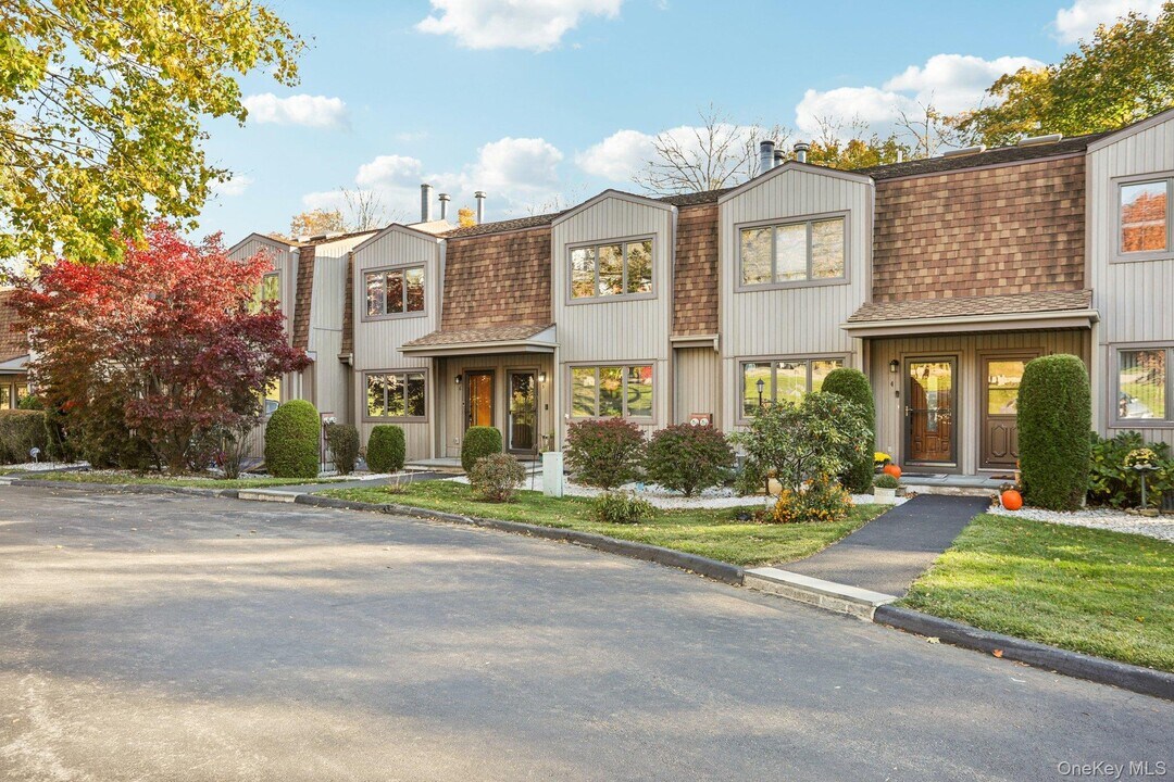 6 Pheasant Walk in Peekskill, NY - Building Photo