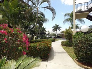 11110 Caravel Cir in Ft. Myers, FL - Building Photo - Building Photo