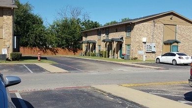 The Palms Apartments in Irving, TX - Building Photo - Building Photo