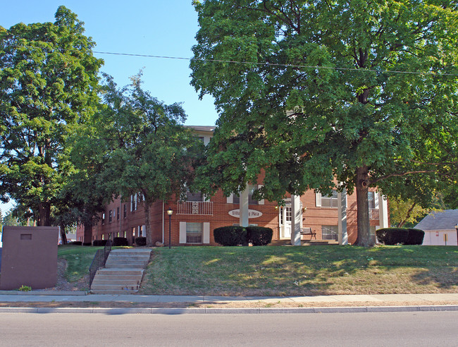 Williamsburg Plaza in Springfield, OH - Foto de edificio - Building Photo