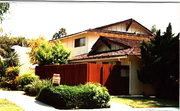 2619 Andover Ave in Fullerton, CA - Foto de edificio