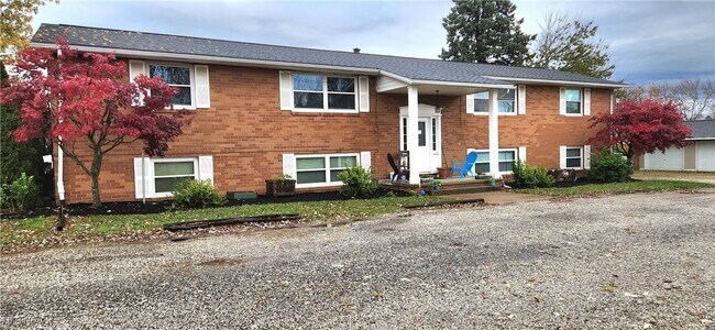 204 Kennedy St in Louisville, OH - Building Photo - Building Photo