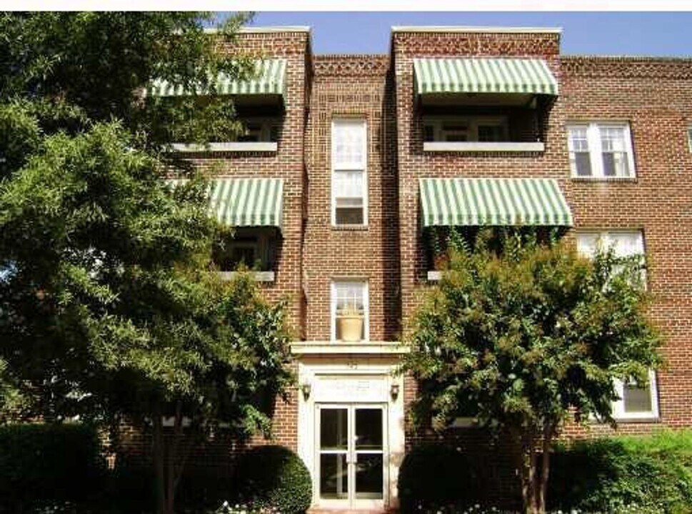 742 Washington Park in Norfolk, VA - Building Photo