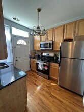 2253 W Rosemont Ave, Unit 03a in Chicago, IL - Foto de edificio - Building Photo