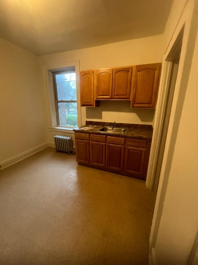 72 W Grove Ter, Unit 1 in Irvington, NJ - Building Photo - Building Photo