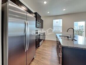 23297 SE Dogwood St in Black Diamond, WA - Foto de edificio - Building Photo