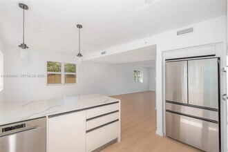 824 SE 12th Ct in Fort Lauderdale, FL - Foto de edificio - Building Photo