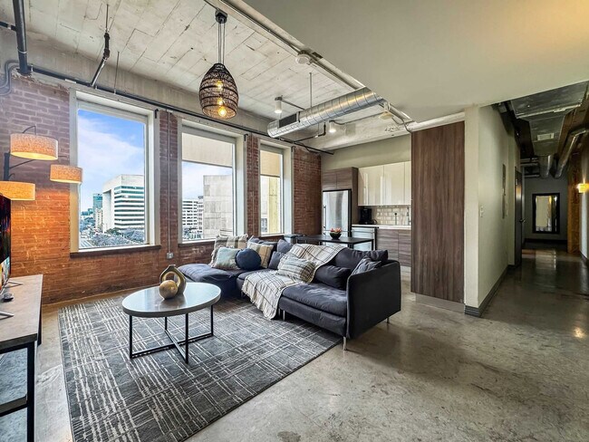 555 Evergreen St, Unit SI ID1231690P in Dallas, TX - Foto de edificio - Building Photo