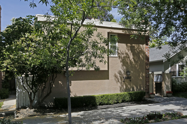 2615 F St in Sacramento, CA - Building Photo - Building Photo