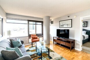 127 Greyrock Pl in Stamford, CT - Building Photo