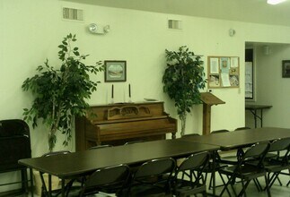 101 Seniors Ave in Carthage, TX - Foto de edificio - Building Photo