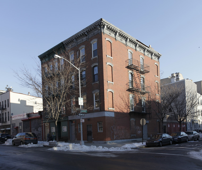 242-244 Franklin St in Brooklyn, NY - Foto de edificio
